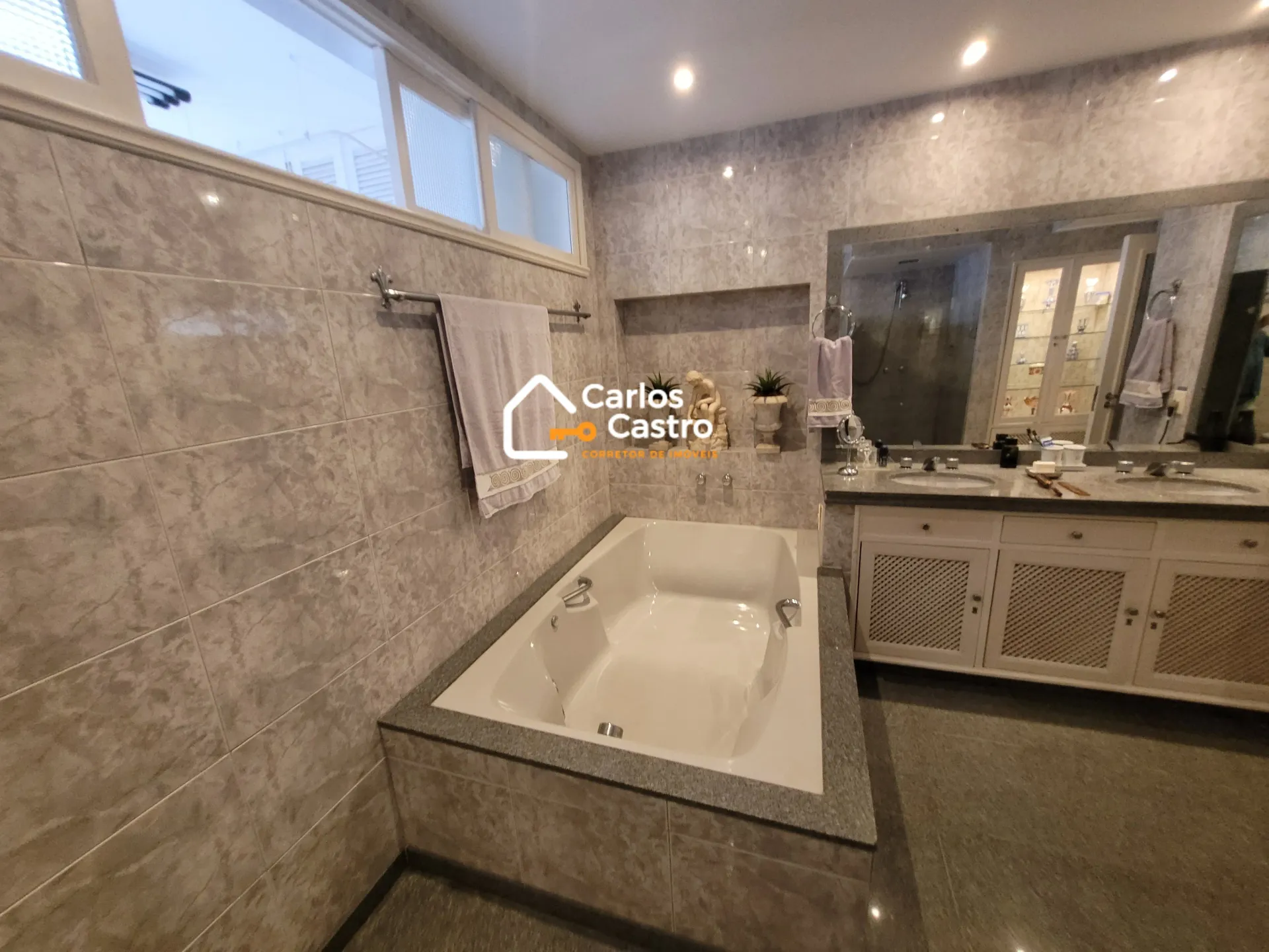 Apartment on the 9th floor with a bathtub — photo 44