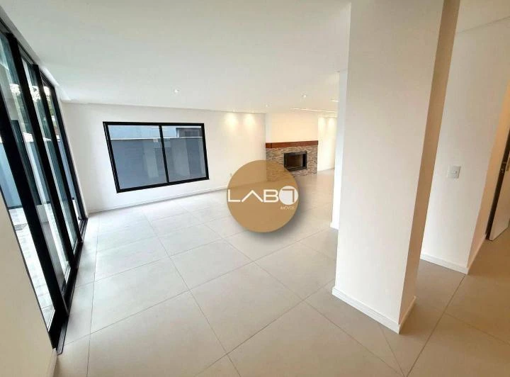 Дом с 4 спальнями с ванной и площадью 490 м² — photo 6