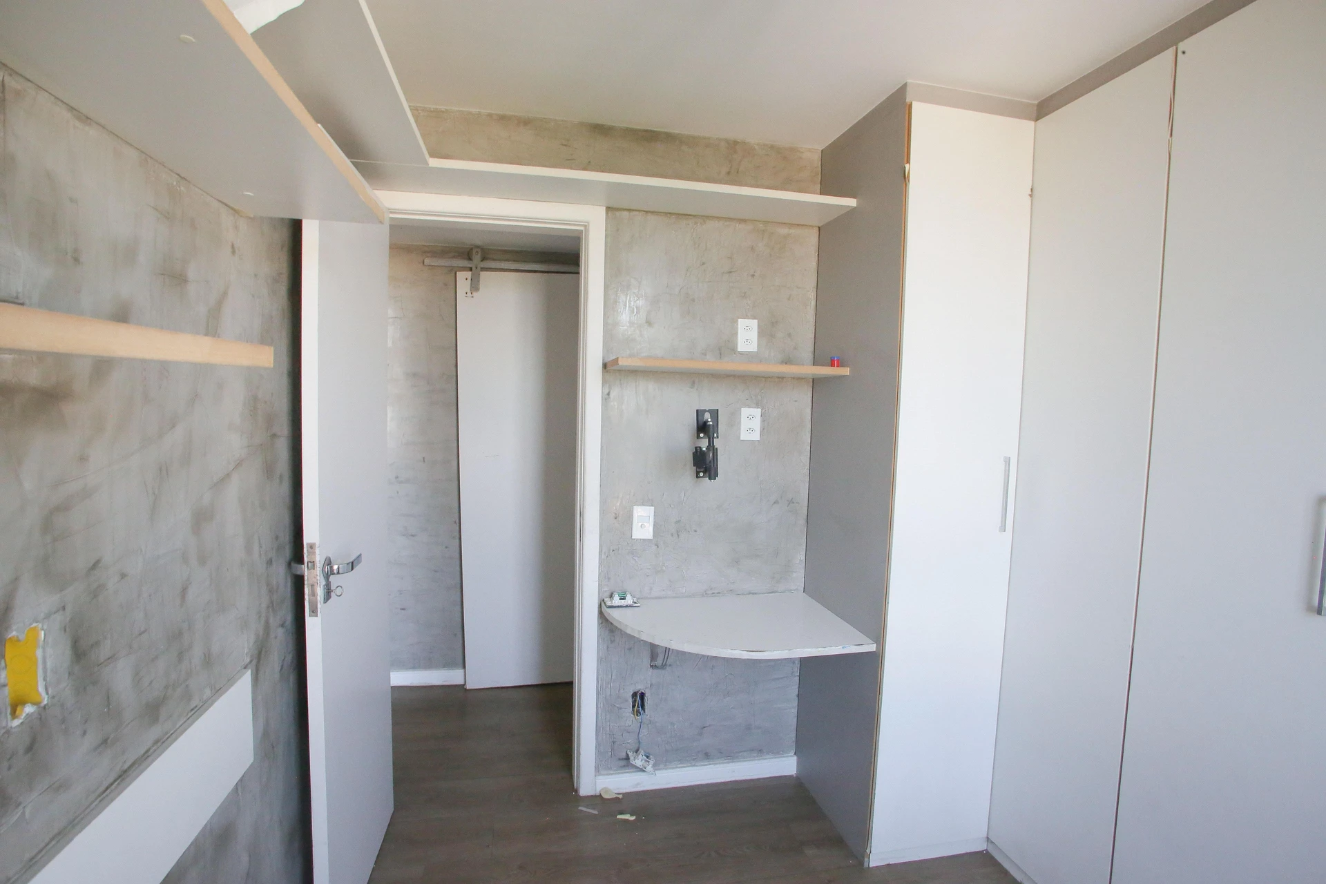 3-bedroom apartment with a balcony and 1 parking space — photo 18