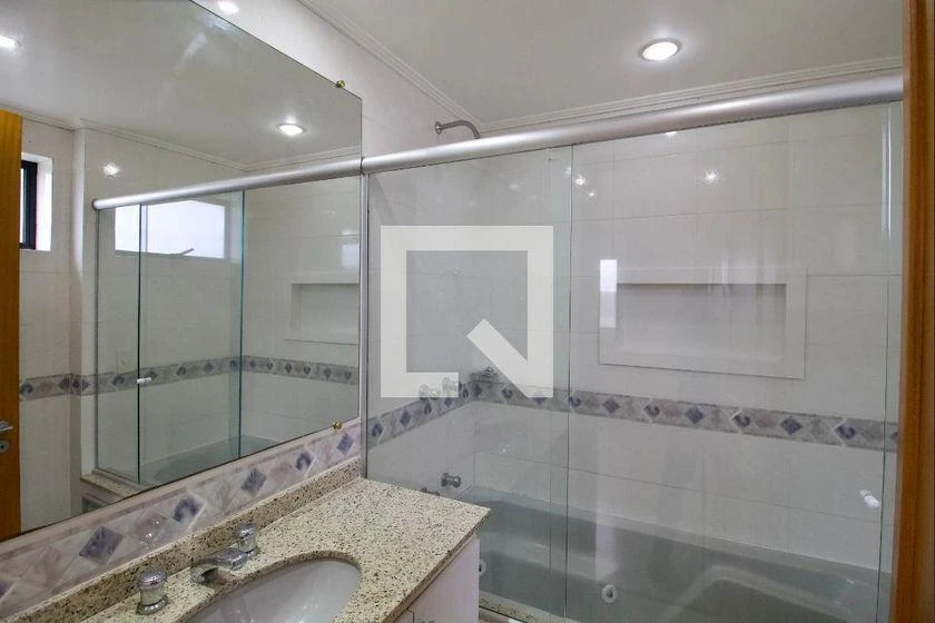 147 m² apartment with a home office and a bathtub — photo 19
