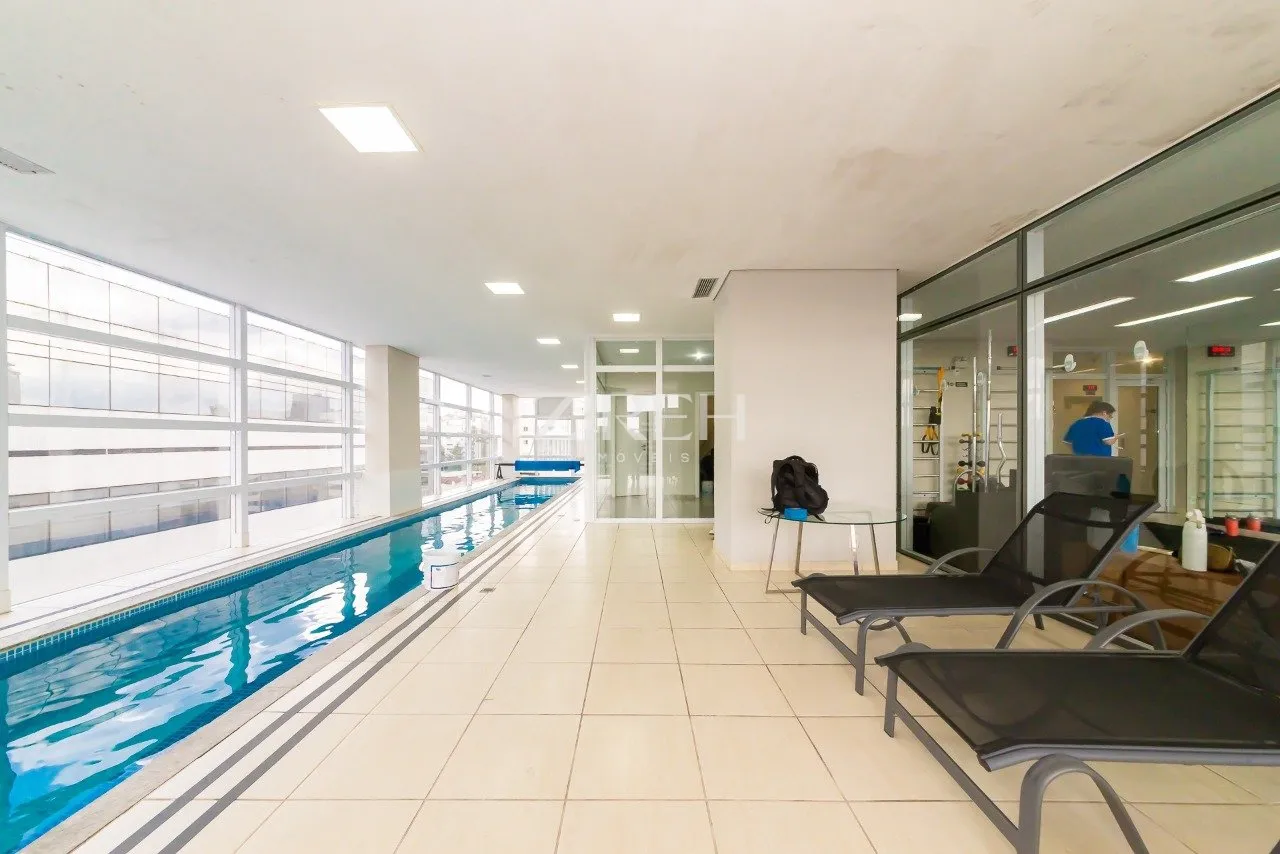 Glass-enclosed balcony in a 2-bedroom apartment, 57 m² — photo 16