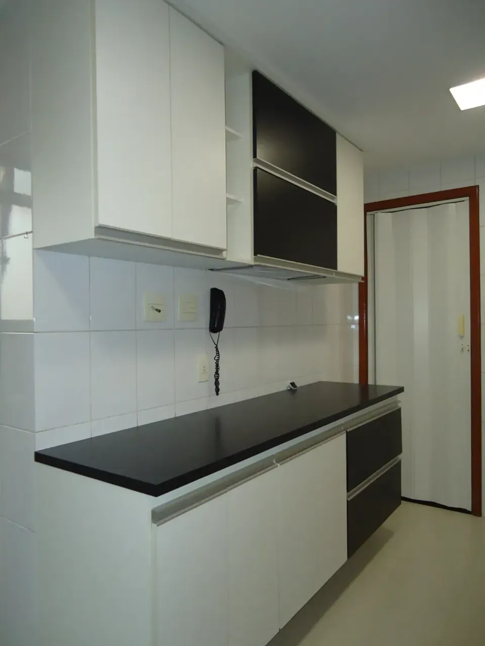 Wood or laminate floors in a 3-bedroom apartment, 107 m² — photo 19