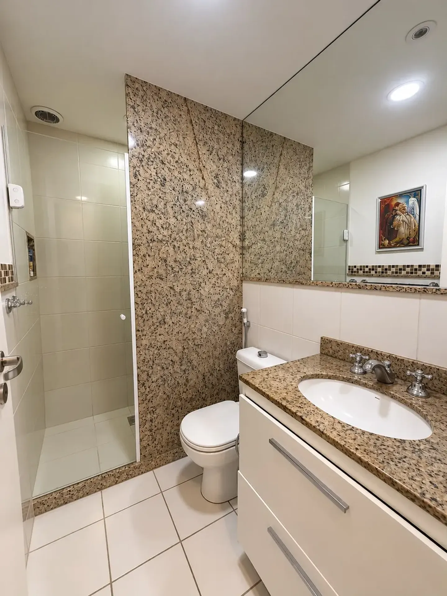 4-bedroom apartment in a building with a heated pool — photo 24