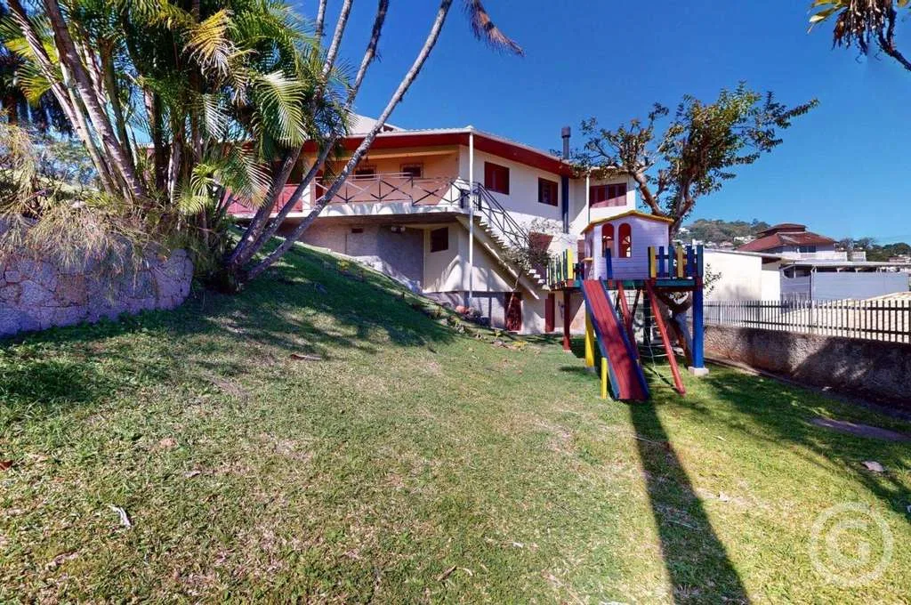 3-bedroom house with 160 m² and 3 parking spaces — photo 2