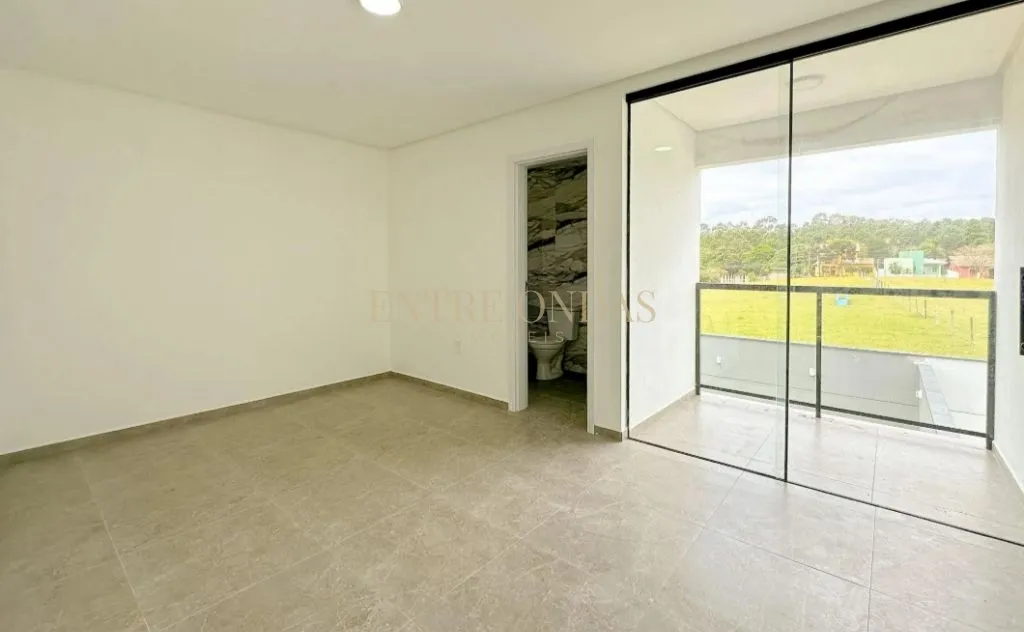 3-bedroom house with a mountain view in Florianópolis — photo 8