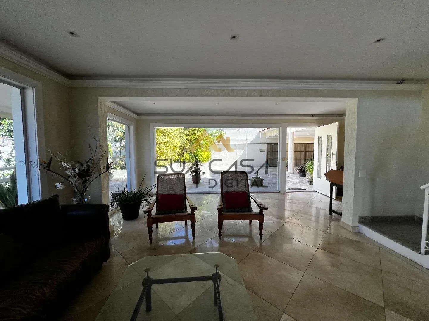 House with 5 bedrooms, 5 bathrooms and built-in wardrobes — photo 20