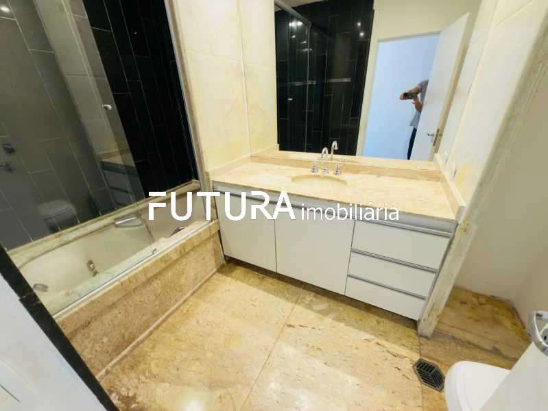 250 m² apartment with 4 bedrooms and 3 parking spots — photo 18
