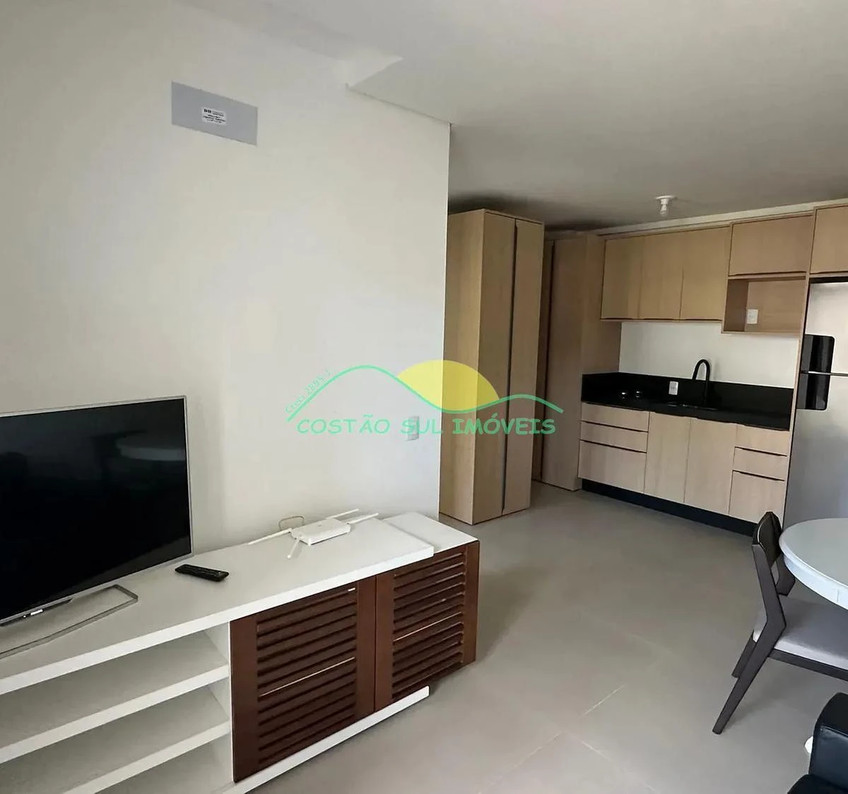 Furnished 1-bedroom apartment with open-plan kitchen