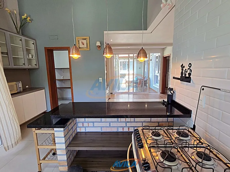 Casa mobiliada com 4 quartos e cozinha em conceito aberto — photo 12
