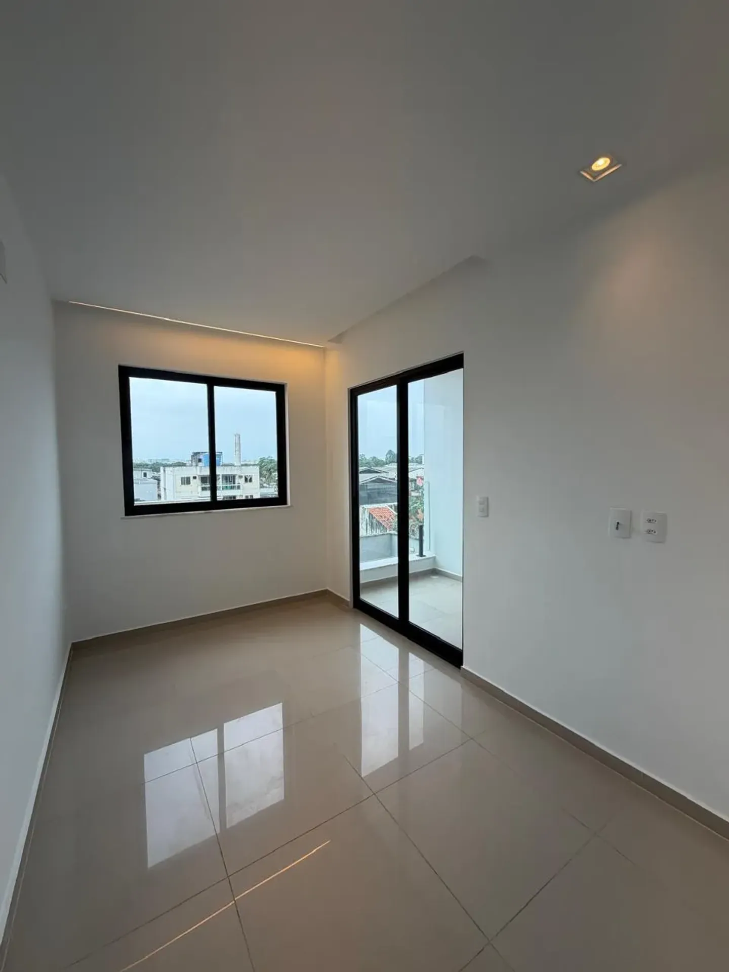 3-bedroom house with a grill on the balcony — photo 15