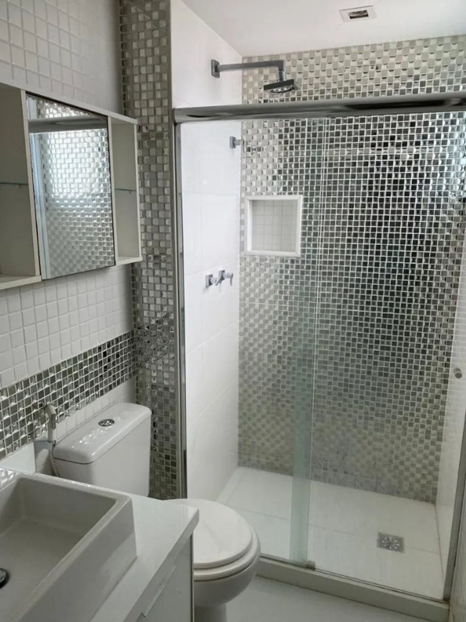 Glass-enclosed balcony in a 3-bedroom apartment, 177 m² — photo 7