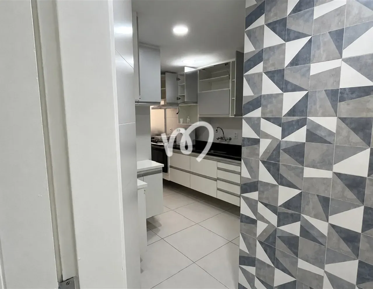 Walk-in closet in a 3-bedroom apartment, 101 m² — photo 2