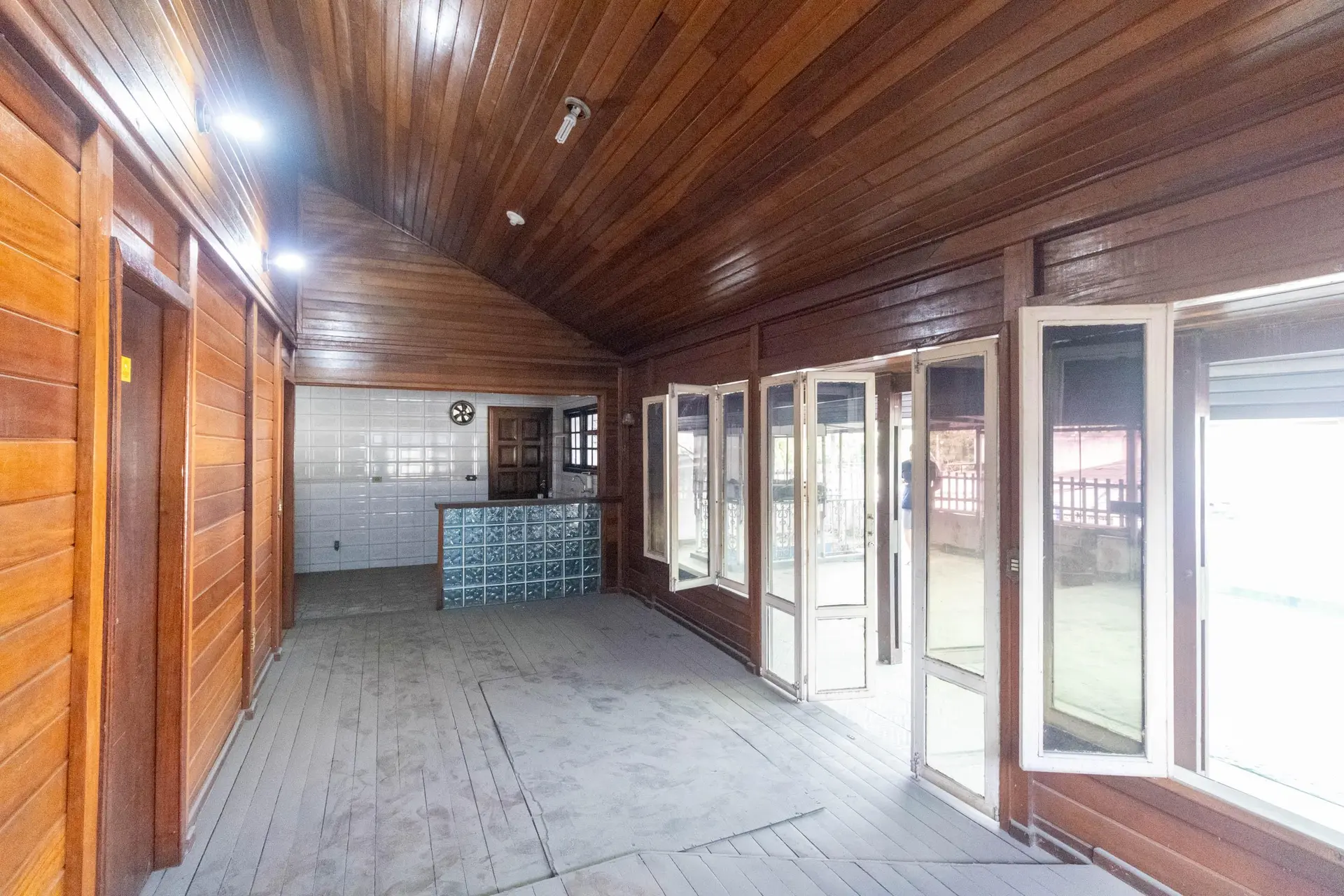 House with 2 bedrooms and a balcony — photo 8