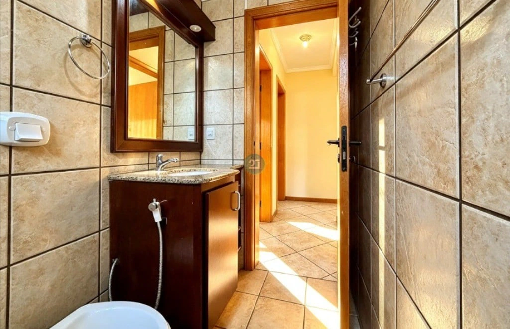3-bedroom apartment in a building with a pool — photo 10