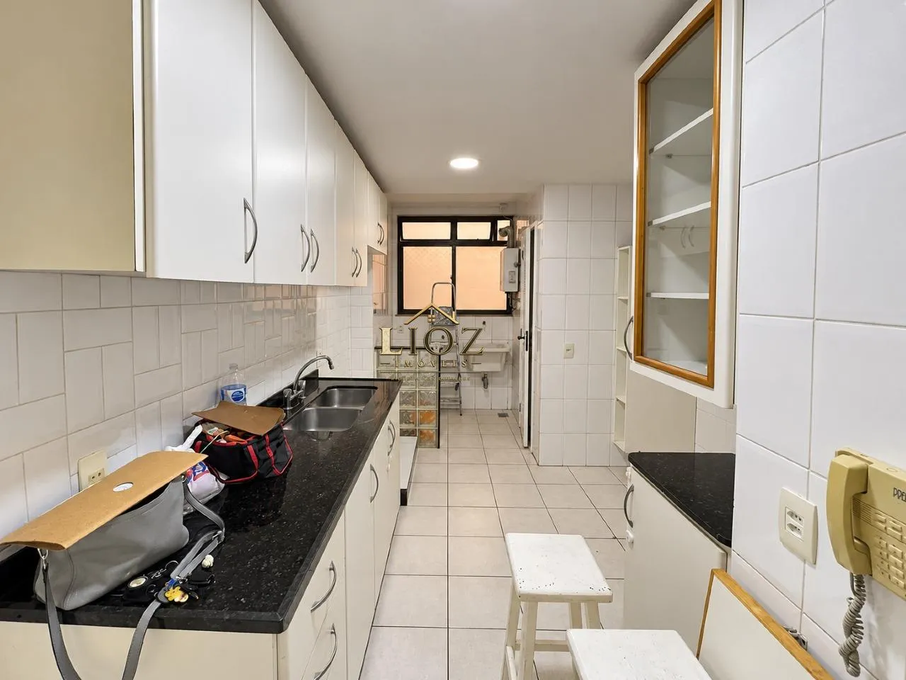 Apartamento de 4 quartos em condomínio com piscina