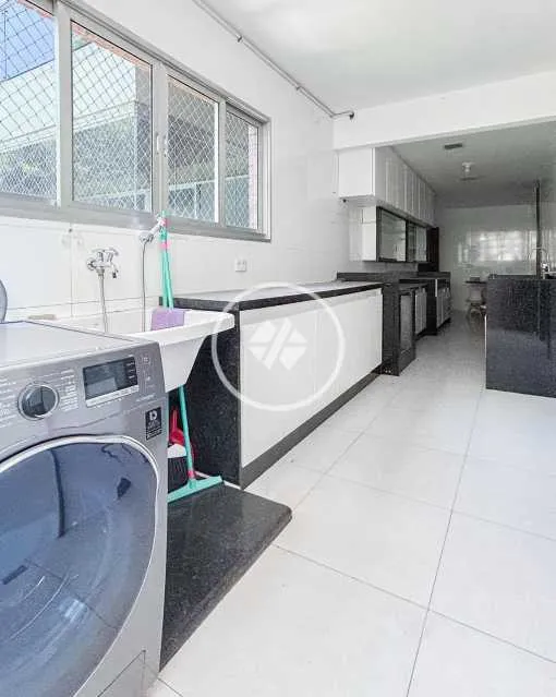 3-bedroom apartment with 2 en-suite baths and balcony — photo 6