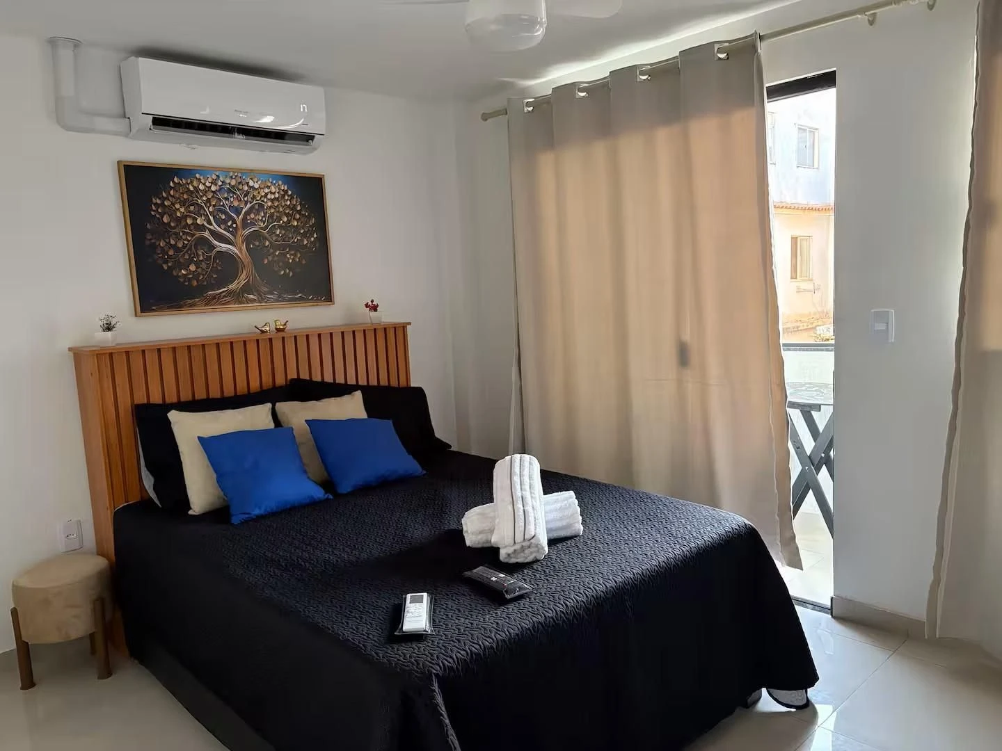 Furnished 1-bedroom apartment with open kitchen — photo 16