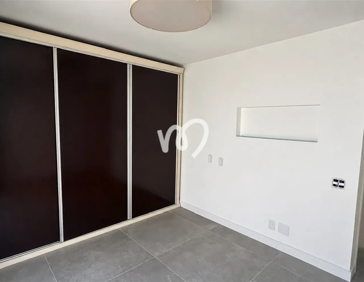 Walk-in closet in a 3-bedroom apartment, 101 m² — photo 12