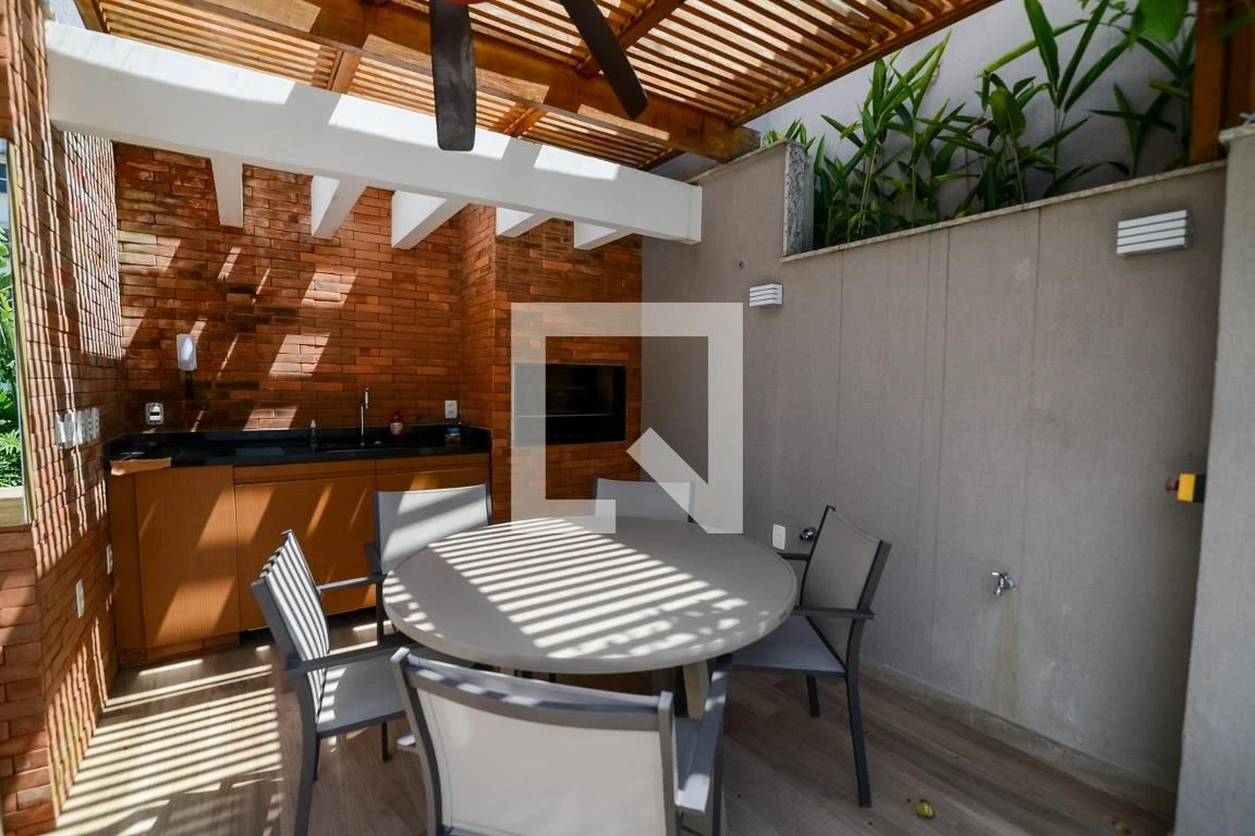 Furnished 4-bedroom apartment with 4 bathrooms — photo 29