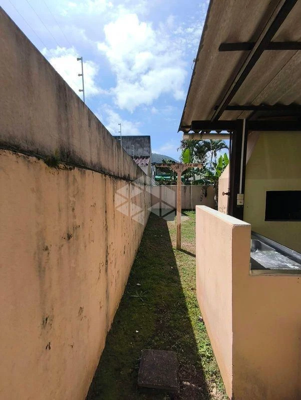 Casa de 3 dormitorios con balcón gourmet en Florianópolis — photo 17