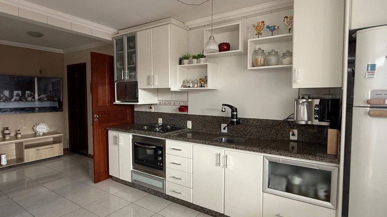 Ventanales de piso a techo y 3 dormitorios: casa de 60 m² — photo 2
