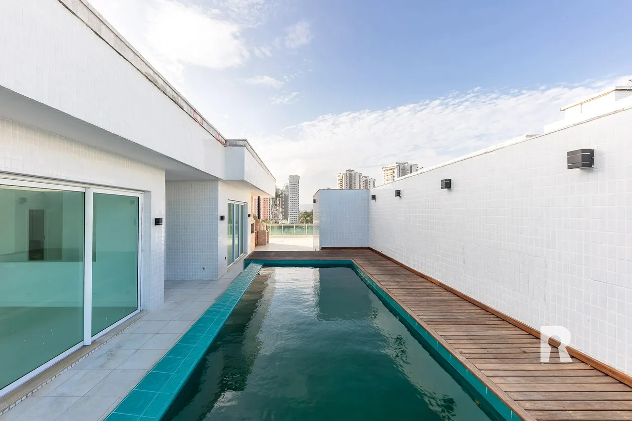 4-bedroom, 5-bath apartment with a balcony — photo 7