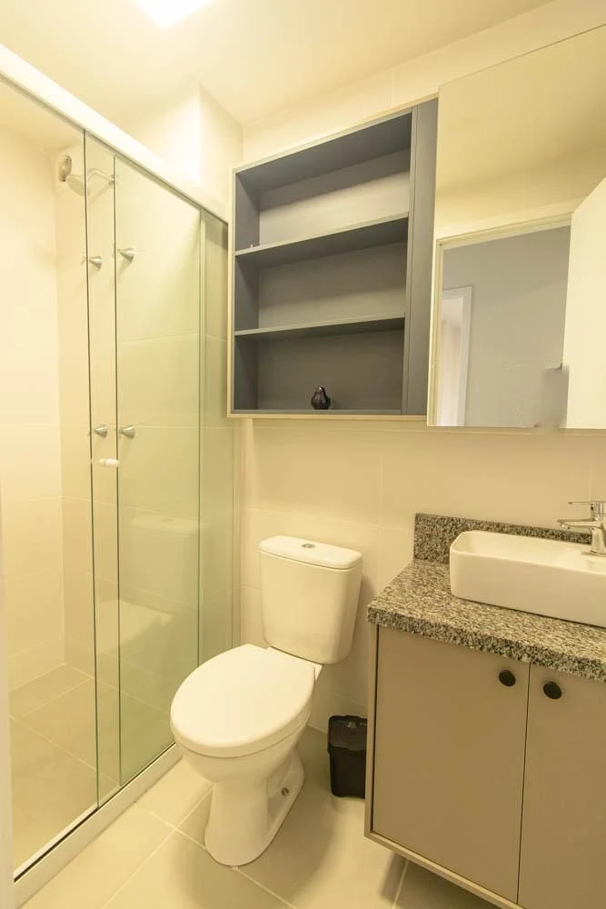 2-bedroom apartment in a building with a gym — photo 11