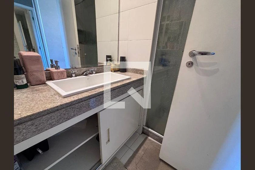 206 m² apartment with 4 en-suite bedrooms and glass balcony — photo 40
