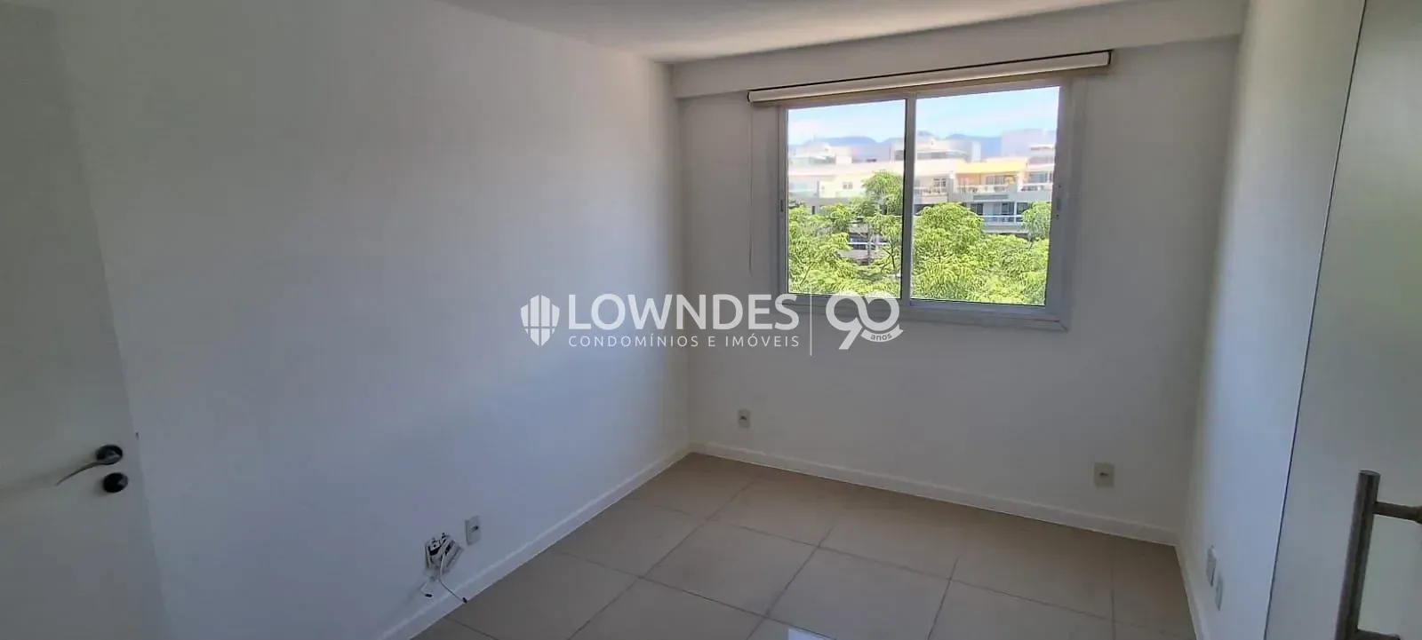 179 m² apartment with 4 en-suite bedrooms and a terrace — photo 34