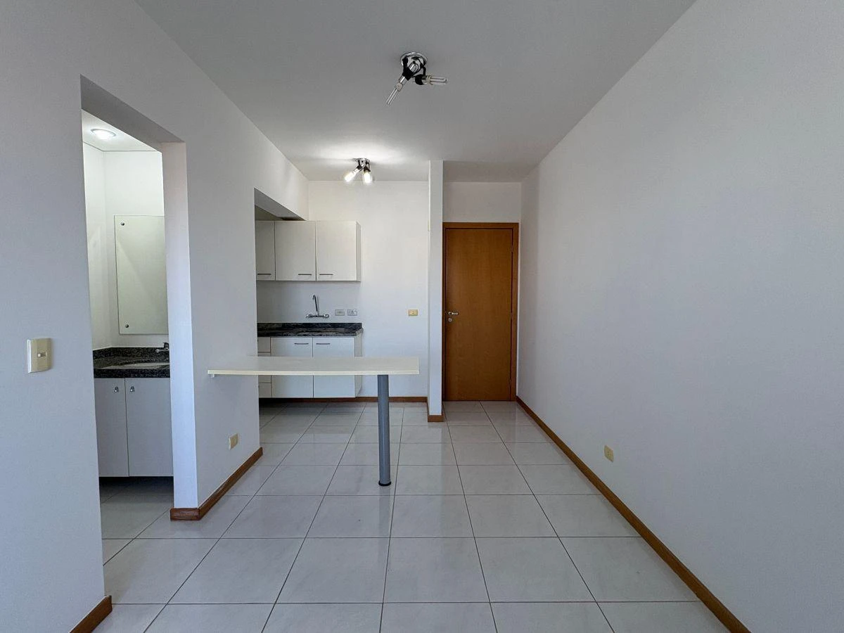 1-bedroom apartment with 24-hour concierge — photo 7