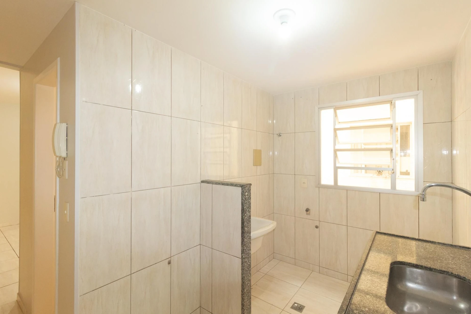 Apartamento de 1 quarto com 1 vaga e área de serviço — photo 4