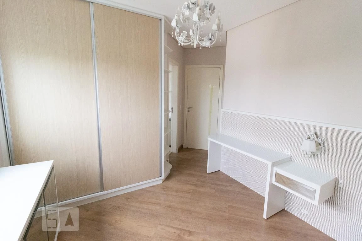 Bathtub in a 4-bedroom apartment, 255 m² — photo 38