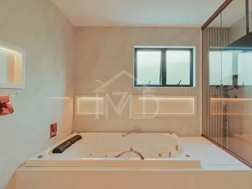 Furnished house with 5 bedrooms and open-plan kitchen — photo 21