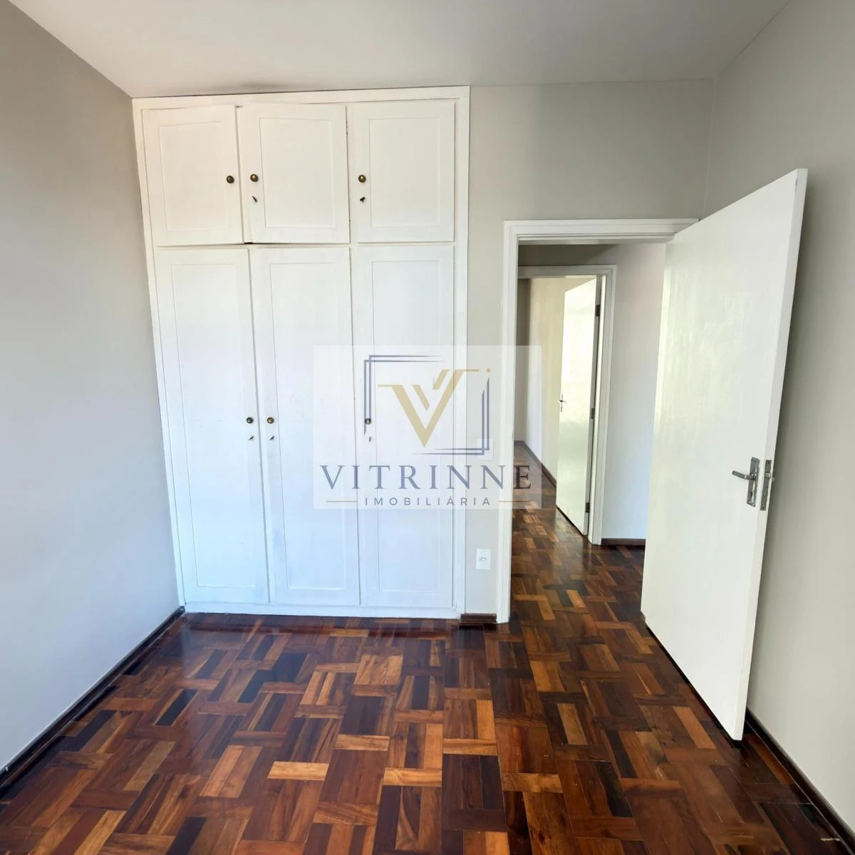 3-bedroom apartment with wood or laminate floors in Curitiba — photo 24