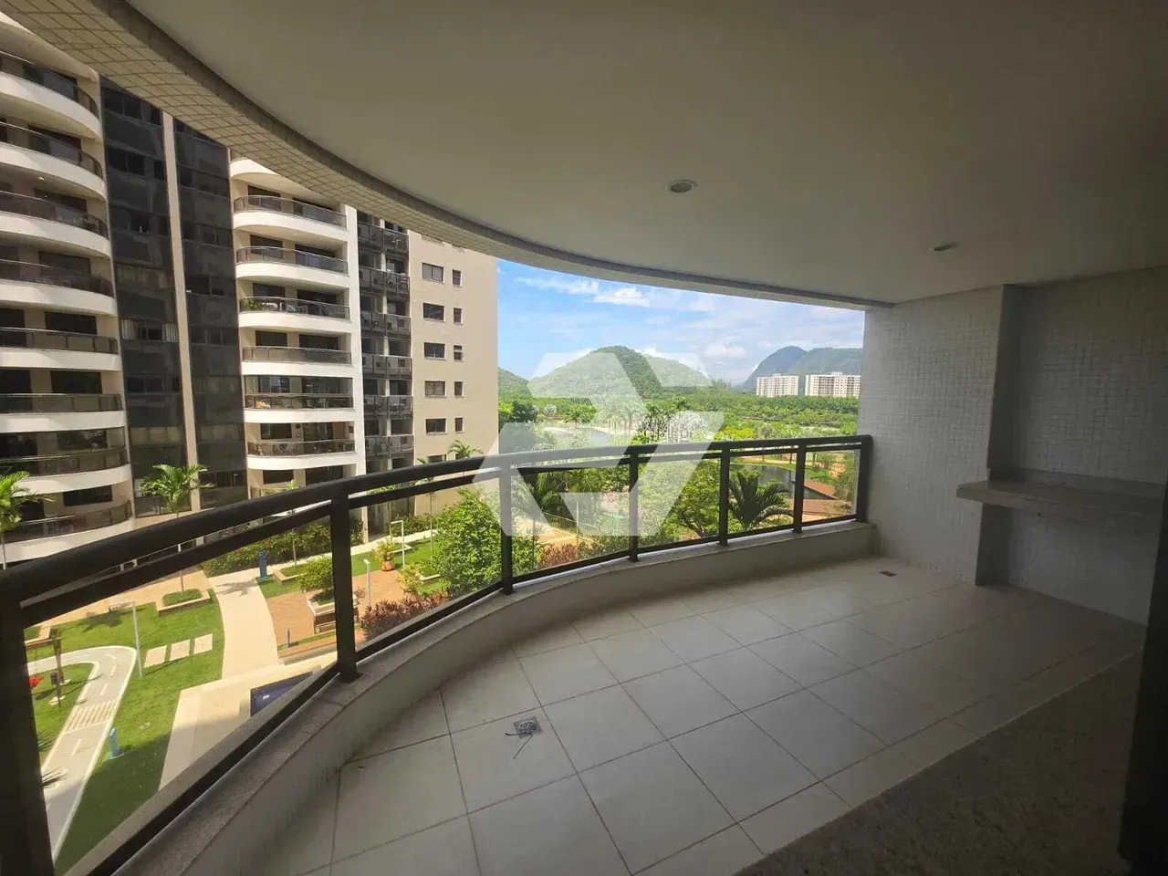 Unfurnished 2-bedroom apartment with 3 bathrooms and balcony — photo 9
