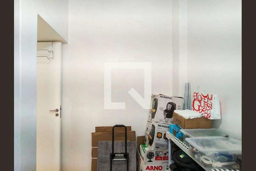 Apartamento de 2 quartos com box de vidro e ducha elétrica — photo 11