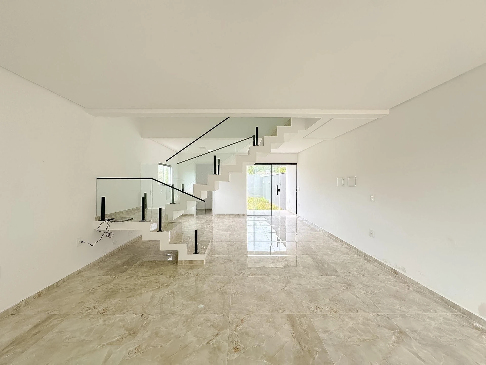 Floor-to-ceiling windows in a 3-bedroom house, 157 m² — photo 25