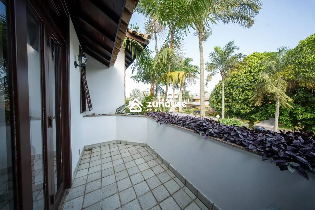 Casa de 5 quartos com janelas do piso ao teto — photo 24