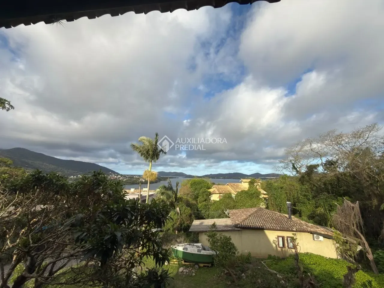 House, 280 m², with a grill on the balcony — photo 4