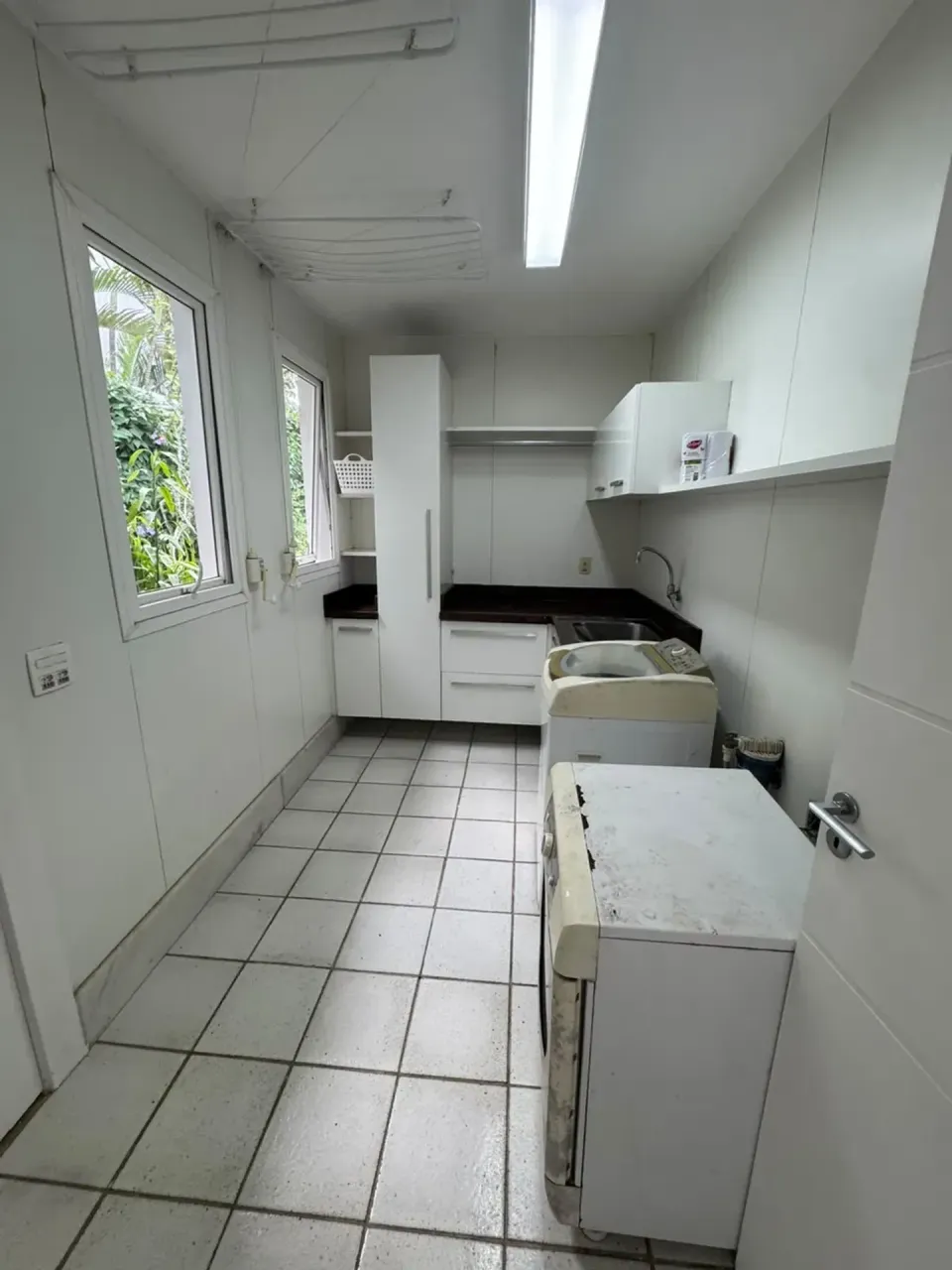 300 m² house with 4 bedrooms and a built-in balcony grill — photo 18