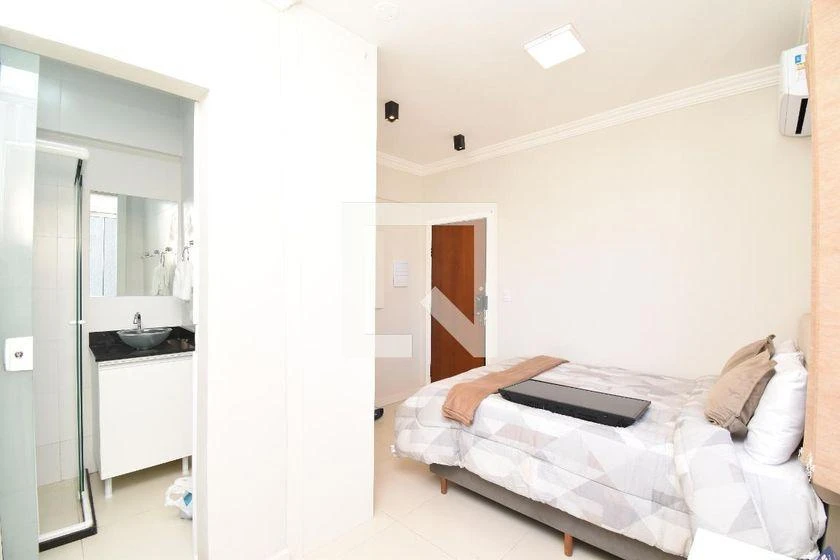 22 m² studio with air conditioning and a glass shower — photo 8