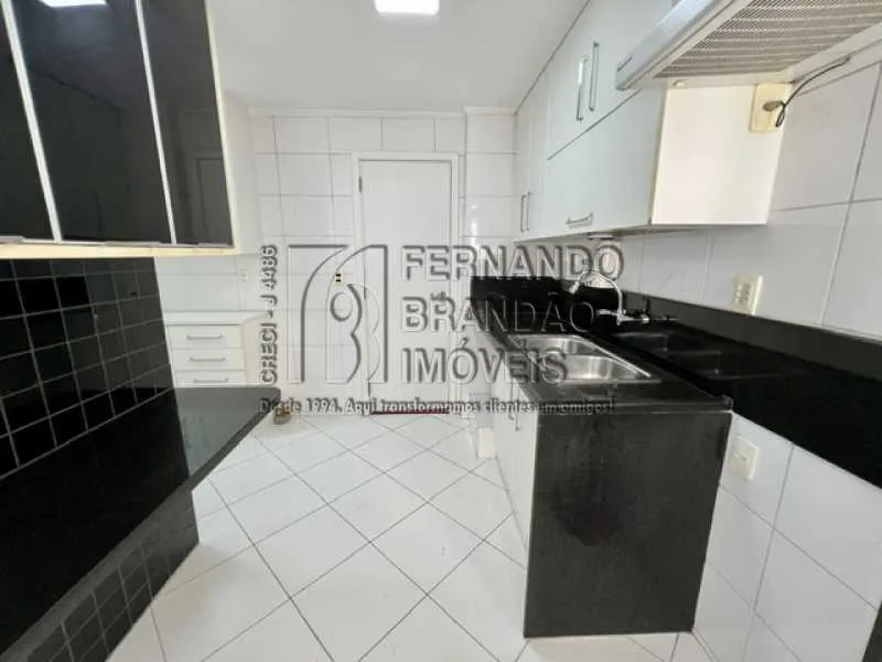 3-bedroom apartment with balcony grill and fitted details — photo 21
