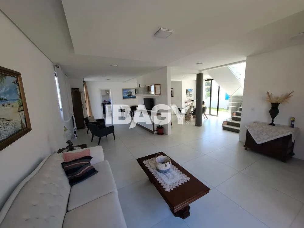 Furnished house with 4 en-suites and 220 m², no parking — photo 16