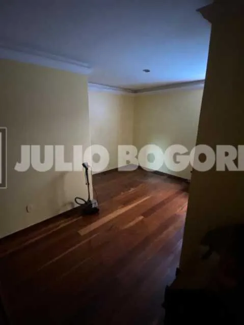 Condo house with 5 bedrooms and 4 bathrooms — photo 17