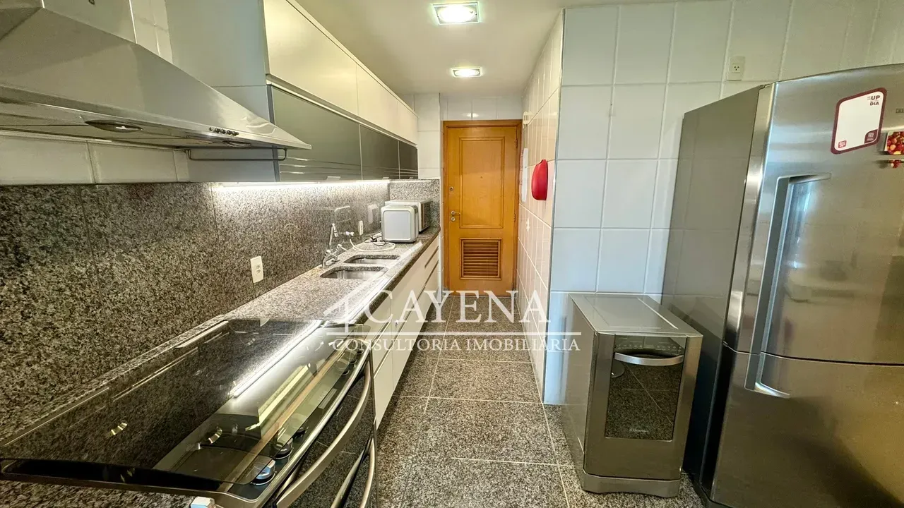 Furnished 4-bedroom apartment with glazed balcony — photo 9