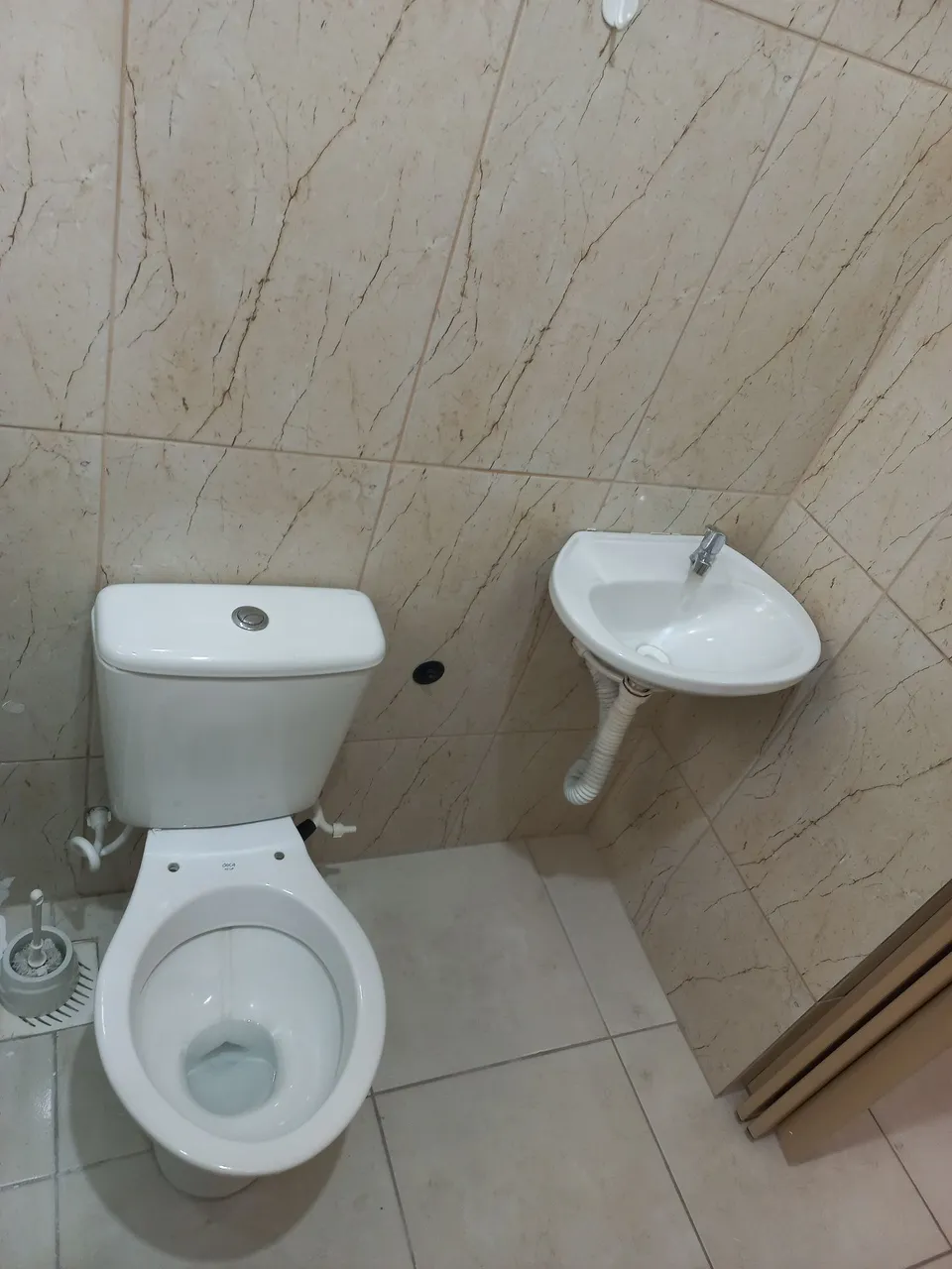 Дом с кухней открытой планировки и двориком — photo 9