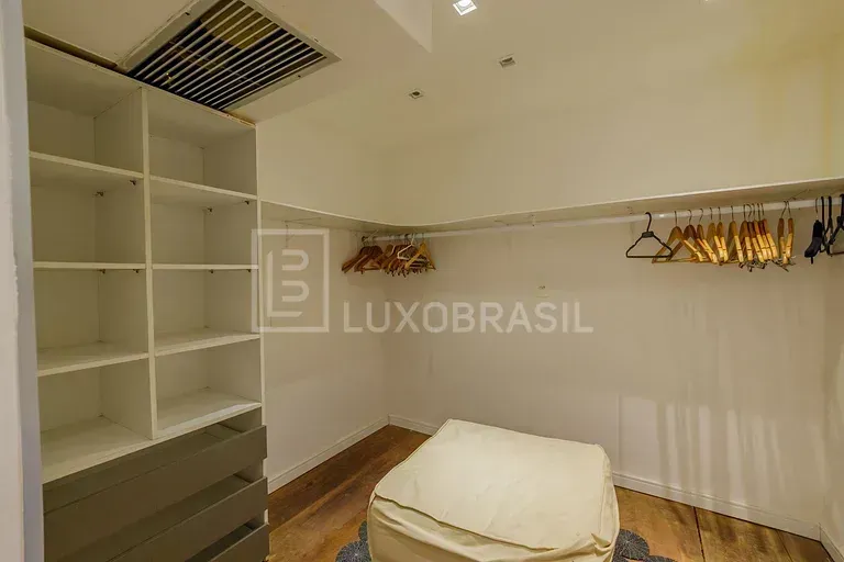 Furnished house with 5 bedrooms and an open-plan kitchen — photo 36