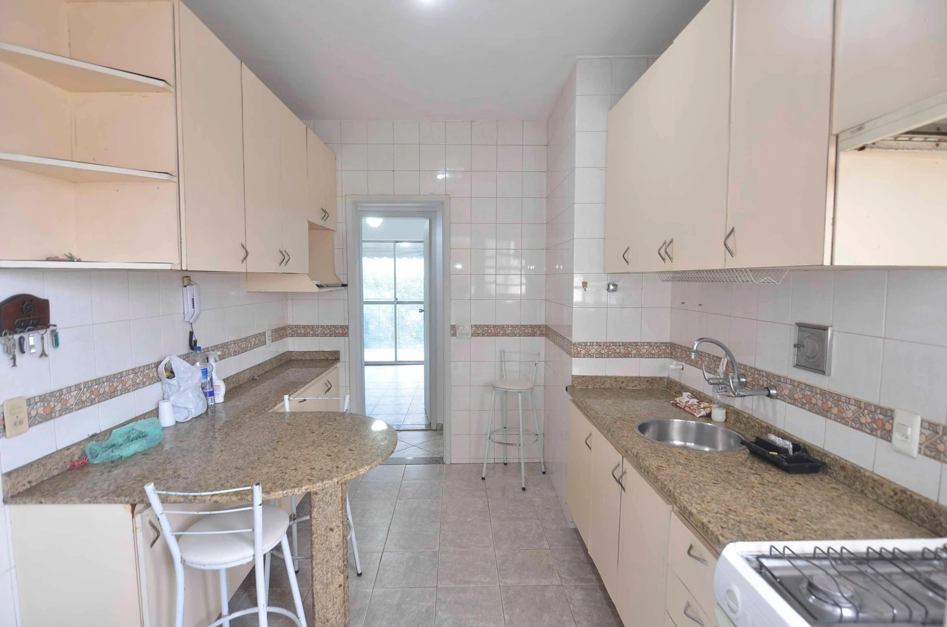 3-bedroom apartment with a mountain view in Rio de Janeiro — photo 34