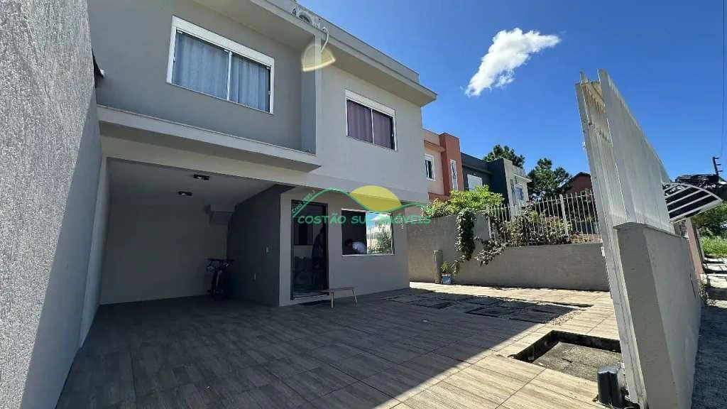 3-bedroom house with a private BBQ area — photo 4