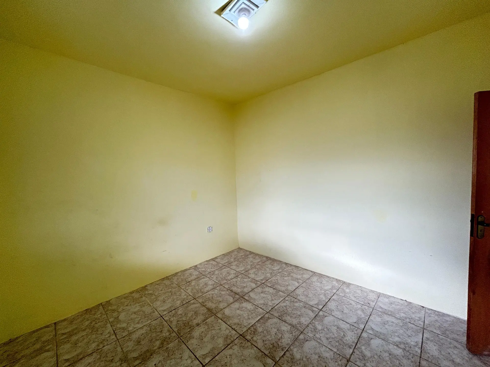 Unfurnished 1-bedroom house with a dedicated laundry area — photo 20